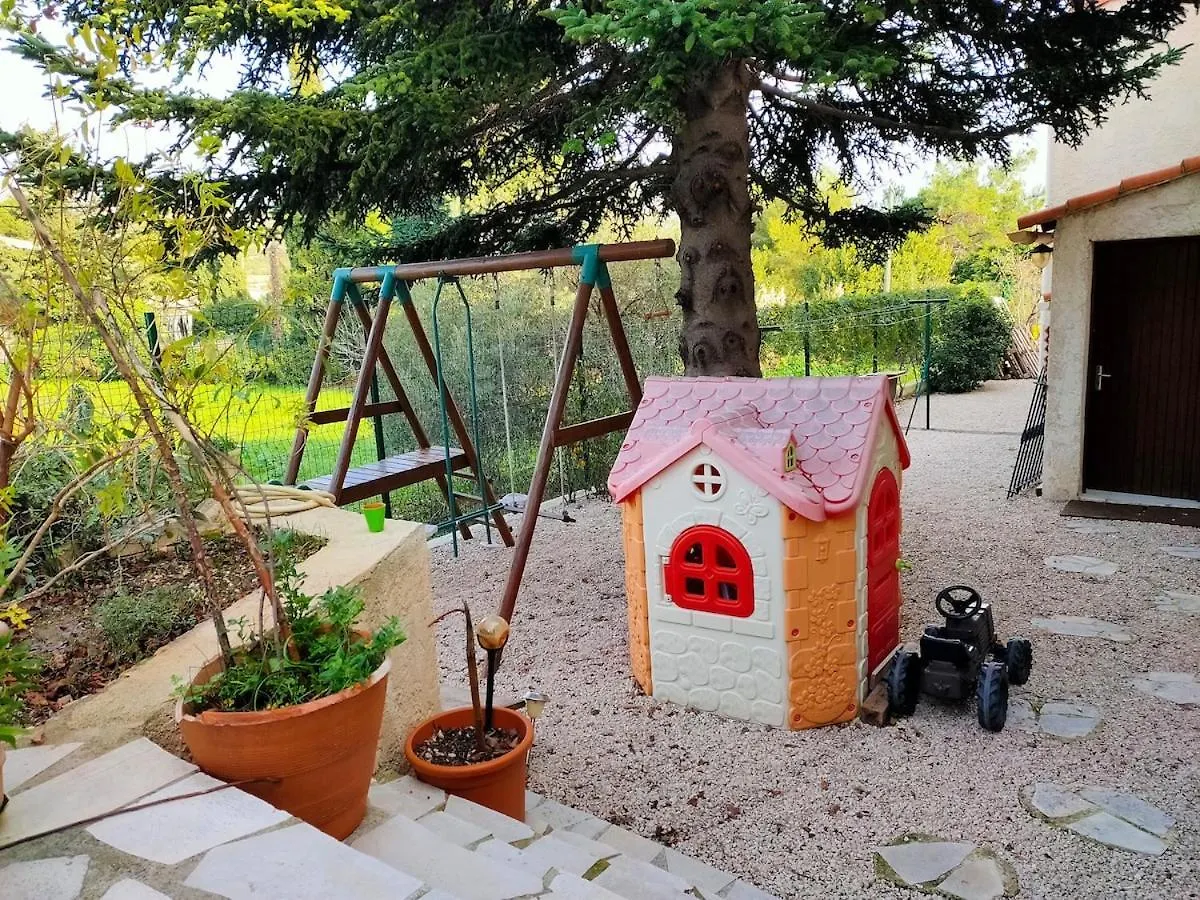 Villa 140 M2 Piscine Jardin 5 Personnes Et Un Bebe Marseille