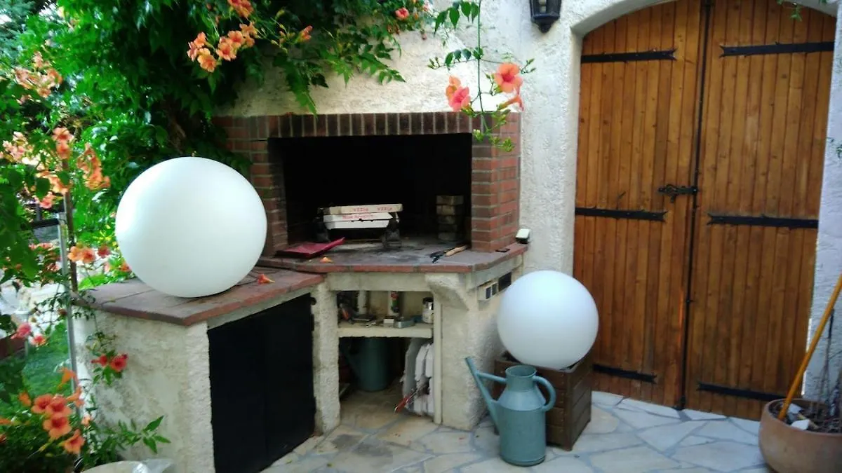 Villa 140 M2 Piscine Jardin 5 Personnes Et Un Bebe Marseille