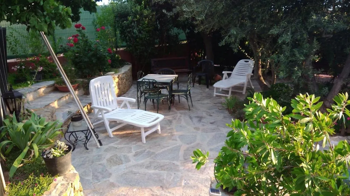 Villa 140 M2 Piscine Jardin 5 Personnes Et Un Bebe Marseille