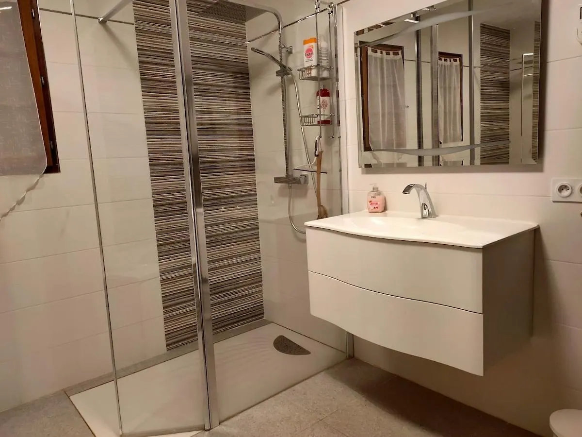 Villa 140 M2 Piscine Jardin 5 Personnes Et Un Bebe Marseille 0*,  France