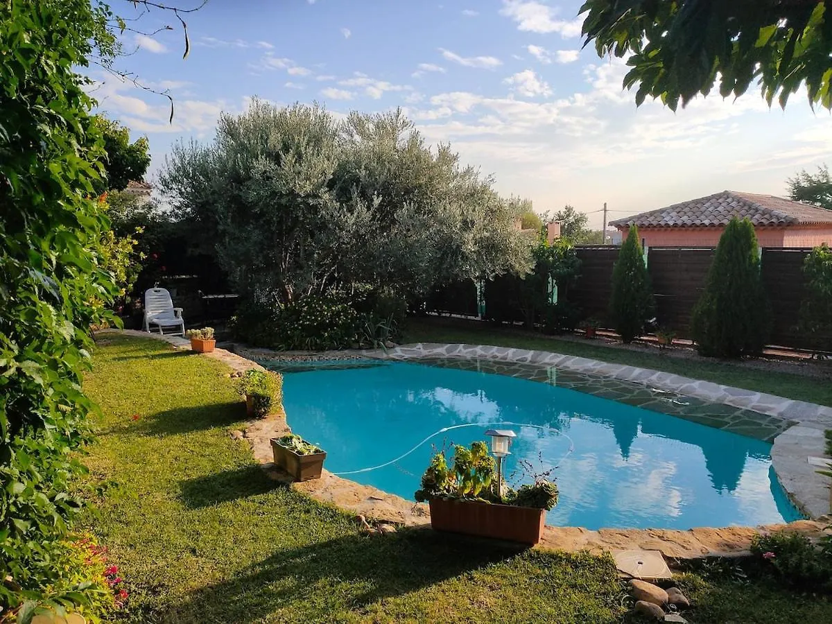 Villa 140 M2 Piscine Jardin 5 Personnes Et Un Bebe Marseille 0*,  France